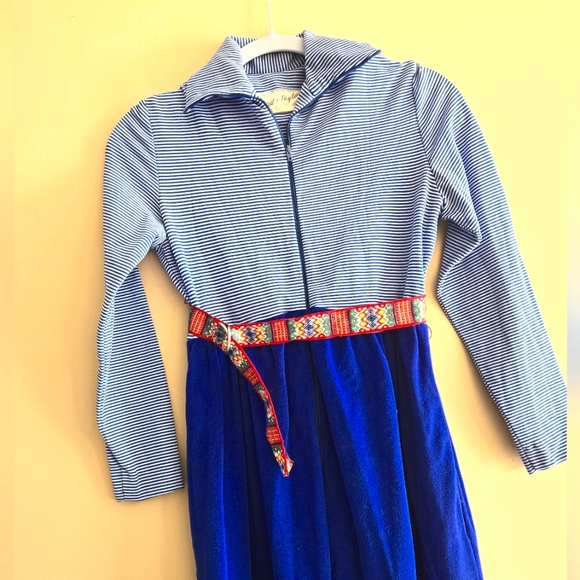 1970s Vintage Longsleeve Maxi Dress With Embroidered Belt - Picture 2 of 8